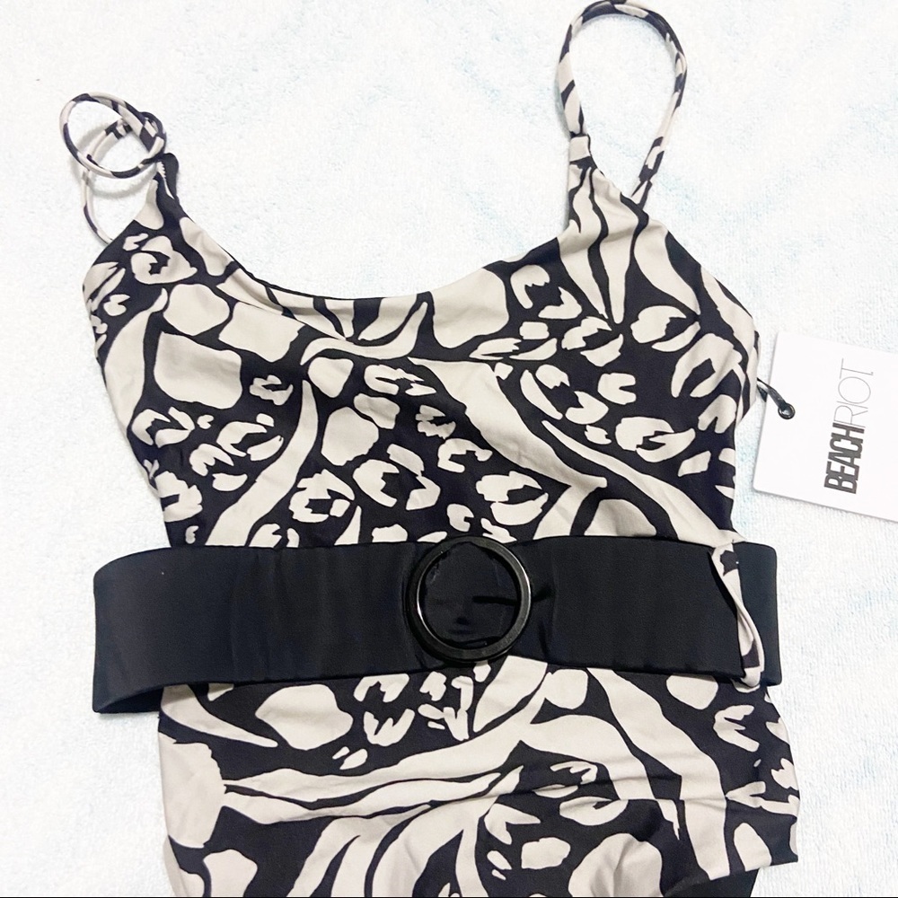 NEW Beach Riot Julia Black & White Belted One Piece Swimsuit Size XS - Picture 4 of 9